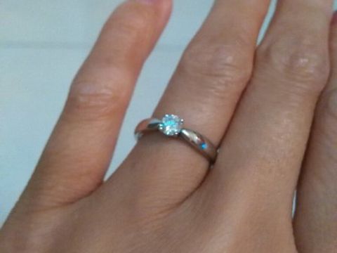【ティファニー(Tiffany & Co.)の口コミ】 シンプルで一番スタンダードなデザインということでこの指輪にしました。
…