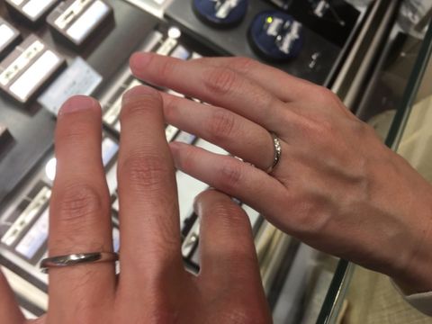 【Something Blue(サムシングブルー)の口コミ】 柔らかなウェーブがかかっていて、華美にならない程度にキレイなメレダイ…