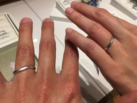 【銀座ダイヤモンドシライシの口コミ】 柔らかなウェーブラインとキラキラしたメレダイヤがとってもきれいで、見…