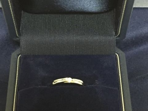 【銀座ダイヤモンドシライシの口コミ】 ふたりが手をつないでいる様子を表現しているというデザインと、Ever afte…