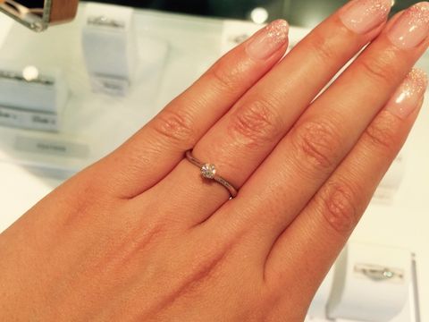 【STAR JEWELRY(スタージュエリー)の口コミ】 そこまで目立つデザインではないので、控えめでとても可愛いかったです。…