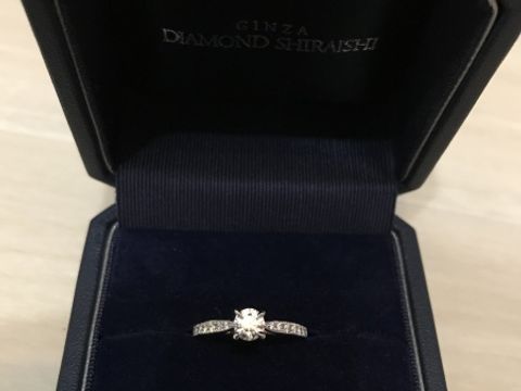 【銀座ダイヤモンドシライシの口コミ】 指輪の決め手は、デザインが豊富なのと
気に入ったデザインがあったのでよ…