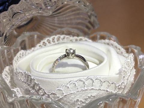 【4℃ BRIDAL(ヨンドシーブライダル)の口コミ】 今だけでなく、何十年先も身に付けられる指輪を探していました。
こちらの…