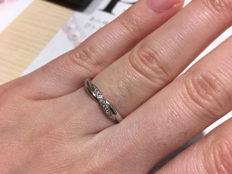 【JEWELRY  KAMATA(ジュエリーかまた)の口コミ】 指は長いのですが、太く丸かったので、その部分が強調されないように指輪…