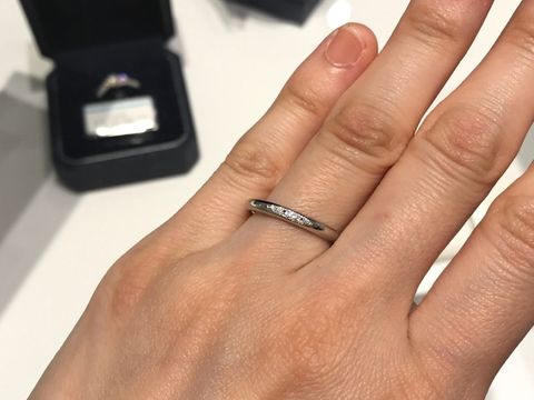 【銀座ダイヤモンドシライシの口コミ】 スッキリしてシンプルなデザイン、メレダイヤのキラキラした輝きに一目惚…