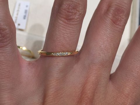 【ヴァンドーム青山(VENDOME AOYAMA)の口コミ】 とにかく細いです。1ミリくらい。おかげで指輪が細く見えます。かわいいで…