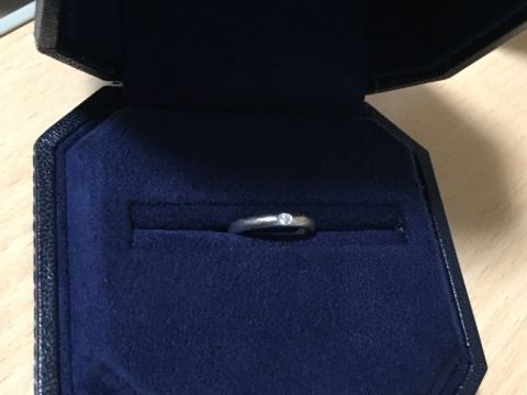 【ROYAL ASSCHER(ロイヤル・アッシャー)の口コミ】 普段指輪を付けないのでシンプルで上品なデザインが気に入りました、他の…