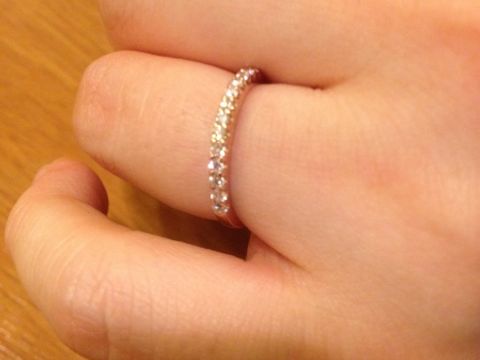 【ヴァンドーム青山(VENDOME AOYAMA)の口コミ】 ストーンが可愛くて、高く見えるのにお手頃でした。結婚指輪を高くするた…