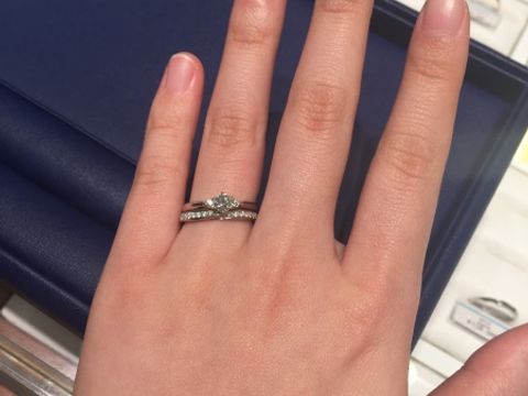 【銀座ダイヤモンドシライシの口コミ】 正直、最初は俄さんの花麗に惹かれており、ダイヤモンドシライシさんは見…