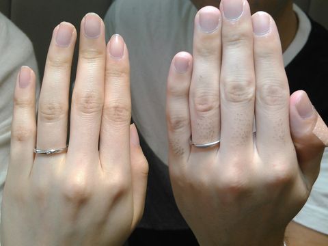 【4℃ BRIDAL(ヨンドシーブライダル)の口コミ】 ・男性用・女性用ともにストレートラインですが、ひねりが入っていて、シ…