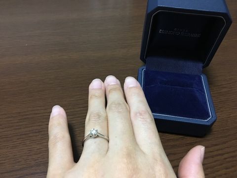 【銀座ダイヤモンドシライシの口コミ】 彼と2人でお店に行って選びました。いろいろ悩みましたが、シンプルで、後…