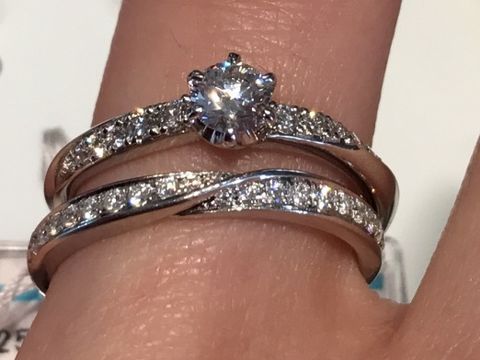 【銀座ダイヤモンドシライシの口コミ】 結婚指輪もハートアンドキューピットの質の良いダイヤモンドで、とてもキ…
