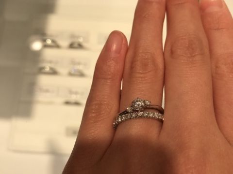 【STAR JEWELRY(スタージュエリー)の口コミ】 キラキラの結婚指輪を探していました。ハーフエタニティーのキラキラで可…