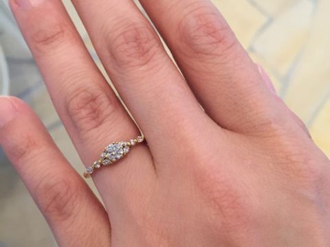 【アーヴェルシュシュ(arbel shushu)の口コミ】 プラチナの指輪を探していたはずなのに、華奢でとっても華やかなこの指輪…