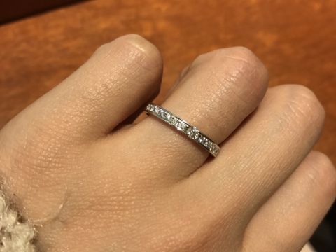 【TRECENTI(トレセンテ)の口コミ】 ハーフエタニティタイプの指輪です。中央のダイヤが少し大きめなものがつ…