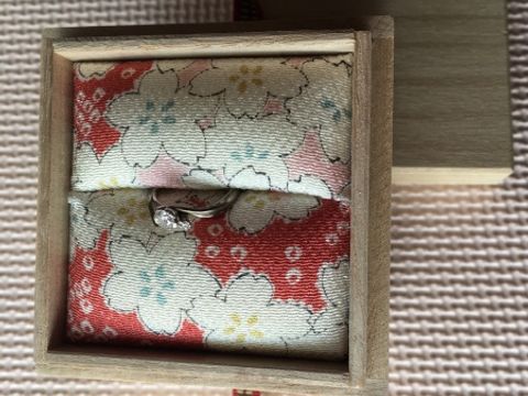 【杢目金屋(もくめがねや)の口コミ】 HPに載っていた「桜一輪」のデザインに惹かれて即決しました。持ち込みの…