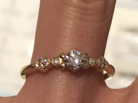 【Veramore(ヴェラモーレ)の口コミ】 ディズニーコラボの婚約指輪です。ディズニーが大好きなのでヴェラモーレ…