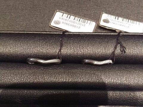 【エクセルコダイヤモンド(EXELCO DIAMOND)の口コミ】 婚約指輪であるティファニーとセットでつけられるvラインの指輪を探してい…