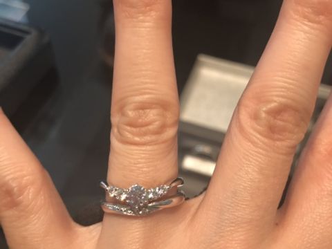 【エクセルコダイヤモンド(EXELCO DIAMOND)の口コミ】 デザインは良かったです。
でもダイヤモンドの輝きが弱かったです。
ほか…