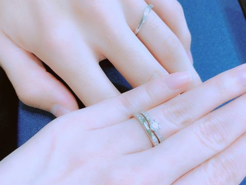 【銀座ダイヤモンドシライシの口コミ】 沢山の指輪を試させて頂いて2種類のデザインで迷っていたのですが、婚約指…