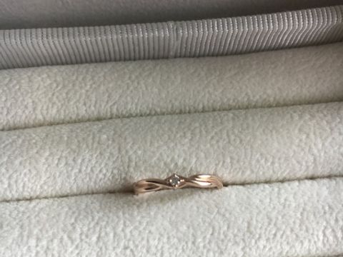 【STAR JEWELRY(スタージュエリー)の口コミ】 ピンクゴールドのみの配色で、ねじれたデザインがとてもおしゃれで上品な…