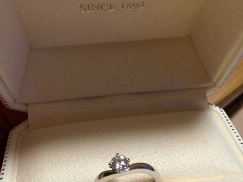【MIKIMOTO(ミキモト)の口コミ】 このエンゲージリングは、エタニティのマリッジリングと合わせてつけられ…