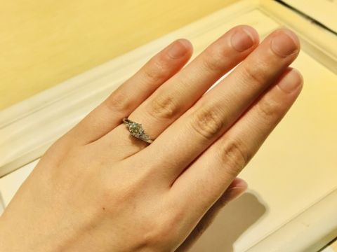 【JEWELRY  KAMATA(ジュエリーかまた)の口コミ】 お花のデザインがとっても可愛い！ダイヤモンドの輝きを引き立たせるよう…