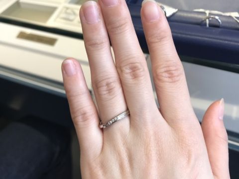 【銀座ダイヤモンドシライシの口コミ】 ダイヤがしっかりと埋め込まれているにもかかわらず、派手すぎないデザイ…