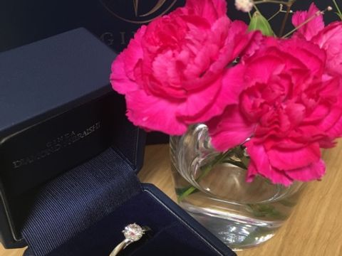 【銀座ダイヤモンドシライシの口コミ】 「エンゲージは一粒ダイヤで勝負！その代わりマリッジリングはキラキラの…