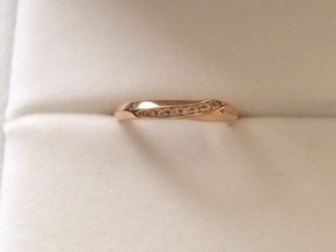 【festaria bijou SOPHIA(フェスタリア ビジュソフィア)の口コミ】 結婚指輪はシルバーのリングを選ぶ人が多いと思いますが、自分の好きな色…