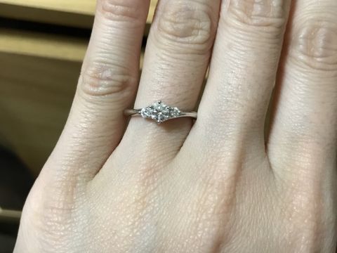 【銀座ダイヤモンドシライシの口コミ】 形はシンプルが良かったので、ストレートの本当にスタンダードな形にしま…