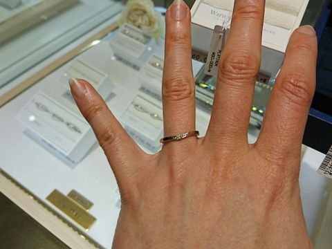 【canal4℃(カナルヨンドシー)の口コミ】 シンプルだけど綺麗で、少しＶ字になっているのが指がすっきり見える気が…