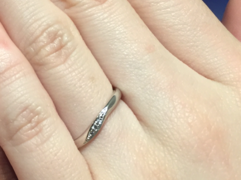 【銀座ダイヤモンドシライシの口コミ】 自分にとっては、デザインは派手すぎにならず、かわいらしい小さいアクセ…