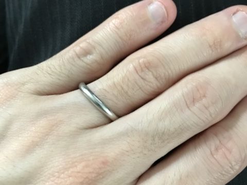 【ROYAL ASSCHER(ロイヤル・アッシャー)の口コミ】 二人とも年齢に左右されないシンプルな指輪を探していたので、ベーシック…