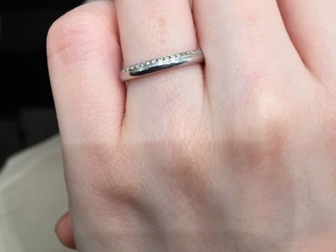 【アイプリモ(I-PRIMO)の口コミ】 リングを一周すべてダイヤが敷き詰められており、ゴージャスなデザインで…