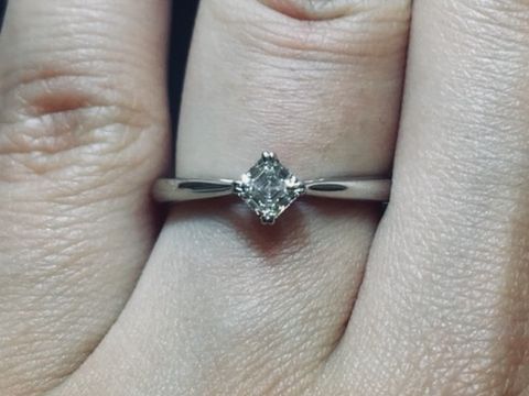 【ROYAL ASSCHER(ロイヤル・アッシャー)の口コミ】 ロイヤルアッシャーさんにしかない、アッシャーカットのダイヤがとても綺…