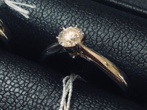 【TASAKI(タサキ)の口コミ】 一石のシンプルな指輪を探していたときに見せていただきました。
石座が控…