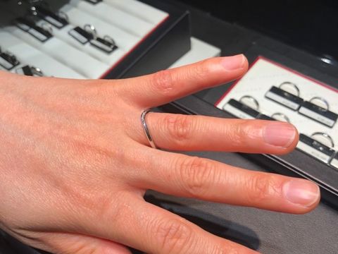 【ラザール ダイヤモンド(LAZARE DIAMOND)の口コミ】 ダイヤの部分はもちろん、プラチナ部分も綺麗な輝きがありました。そのせ…