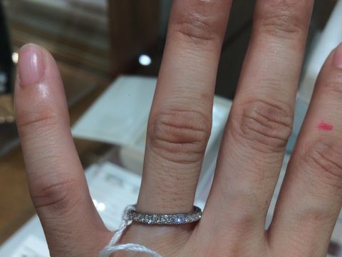 【TOWAIYOU(トワイユ)の口コミ】 ハーフエタニティのタイプの指輪ですが、よくあるデザインとは異なり、ダ…