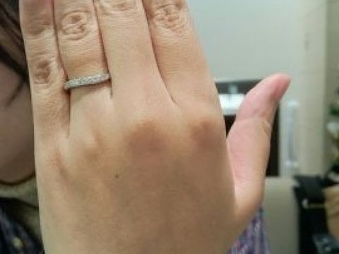 【アイプリモ(I-PRIMO)の口コミ】 言ってみれば、ハーフエタニティリングが緩くＳ字を描いているリングです…