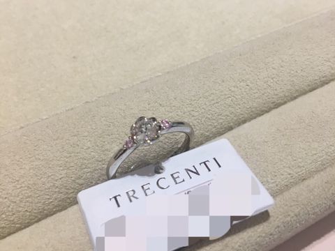 【TRECENTI(トレセンテ)の口コミ】 メレダイヤに貴重なピンクダイヤが使われていました。ピンクダイヤが使わ…