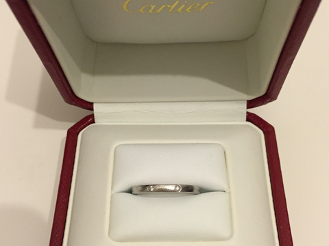 【カルティエ(Cartier)の口コミ】 婚約指輪と合わせてつけた時に、二つのダイヤがバランスが良く婚約指輪と…