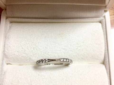 【トリニティ(Trinity)の口コミ】 中心部分が絞られており、指が綺麗に見えるデザインだと思います。華奢で…