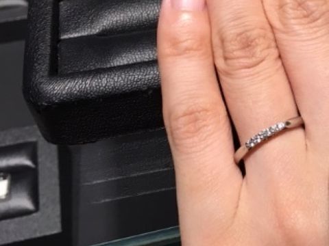 【エクセルコダイヤモンド(EXELCO DIAMOND)の口コミ】 真ん中にダイヤがあるものの、引っ掛かりが少なく、普段でもつけられると…