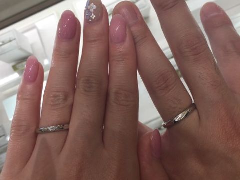 【THE KISS Anniversary(ザ・キッス　アニヴァーサリー)の口コミ】 指輪を重ねるとハートになるデザインです。刻印もできるとのことでした。
…