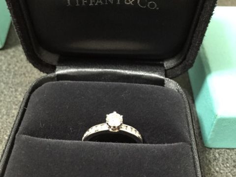 【ティファニー(Tiffany & Co.)の口コミ】 主人が決めて買ってきてくれました。
決め手は、有名ブランドであること、…