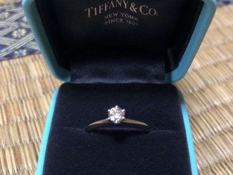 【ティファニー(Tiffany & Co.)の口コミ】 以前より婚約指輪はティファニーで購入すると決めており、彼にも話してい…