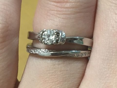 【エクセルコダイヤモンド(EXELCO DIAMOND)の口コミ】 先にリアンフィニの婚約指輪を彼からもらっていました。
とても気に入った…