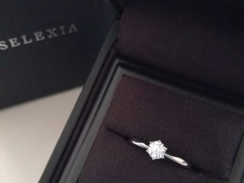 【SELEXIA(セレシア)の口コミ】 シンプルなデザインながらダイヤモンドが際立つデザインとなっており、探…