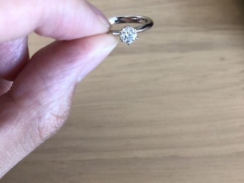 【エクセルコダイヤモンド(EXELCO DIAMOND)の口コミ】 シンプルでどんな服装にも合わせやすさだったため決めました。店員さんが…